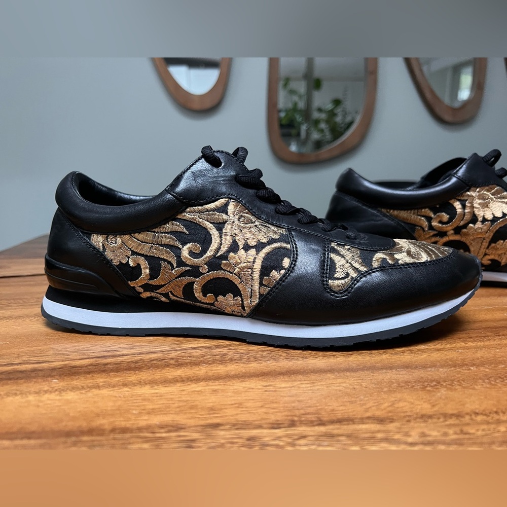 Tory Burch Leather Black and Gold Embroidered Sneakers Rare Pair ❤️